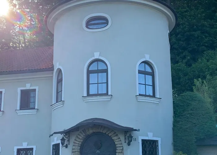 11 Vendégház